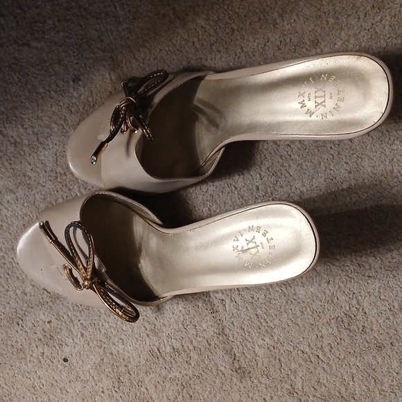 XIX Nineteen Size 9 Beige/cream Heels with Bows - Picture 8 of 11